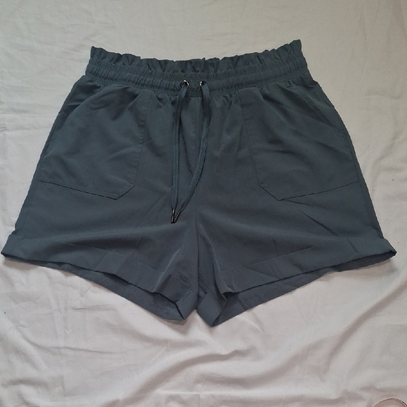 Danskin Gray Women's Shorts Size M - Picture 1 of 6